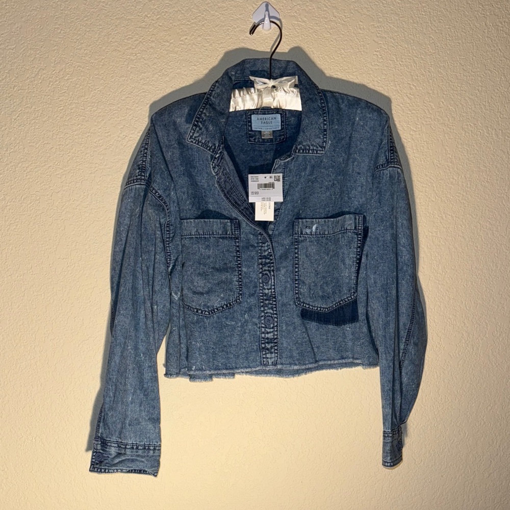 NWT American Eagle Outfitters Washed Denim Cropped Shirt